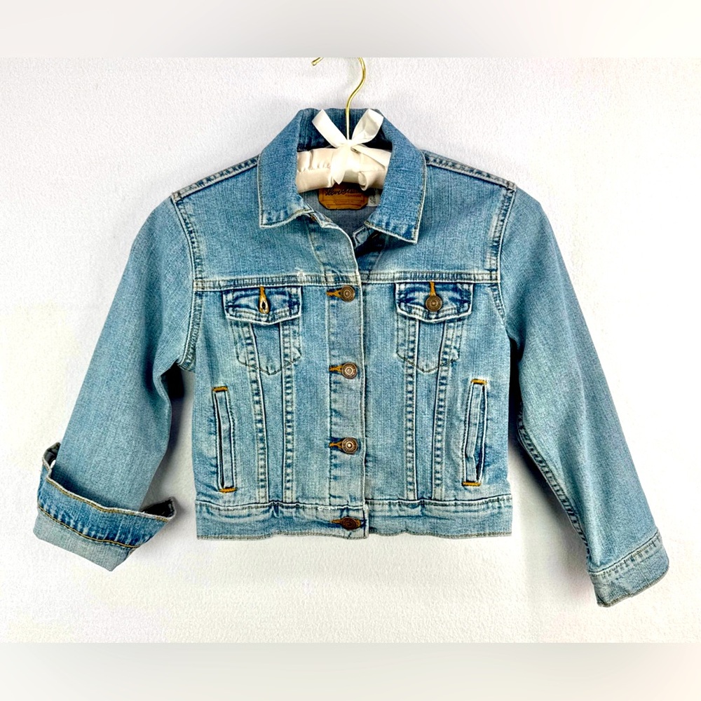 Levi’s Girl’s Blue Jean Jacket Denim Classic Trucker Distressed Pockets Sz M
